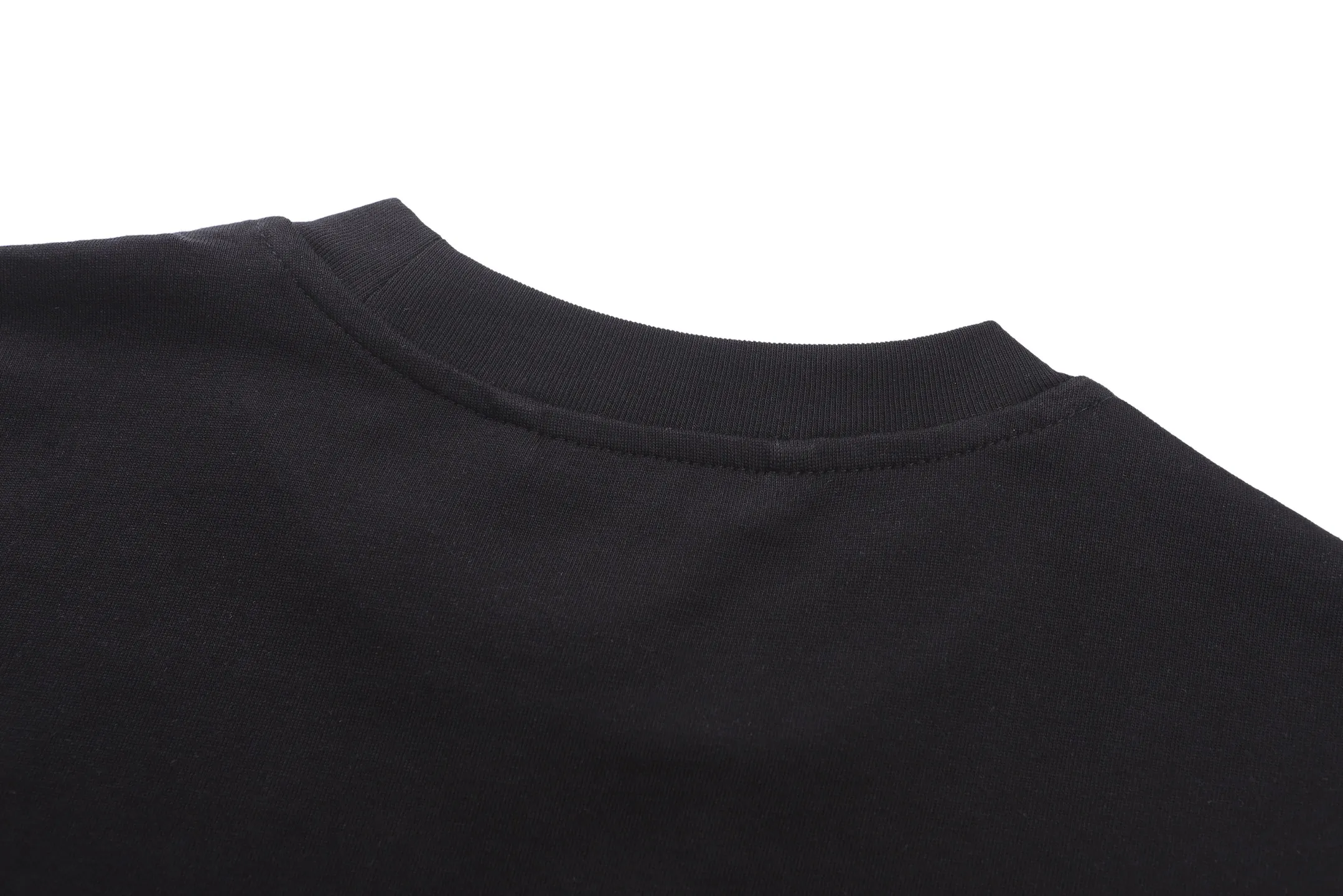 MONCLER 26SS T ●Authentic 4974 ●32 230 ●1*1 280 ● ● ● 1：1 ● 1：1 ● ●Size：S M L XL ● ：2104/8A#00